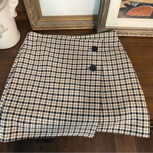 H&M Black and Cream Houndstooth Mini Skirt